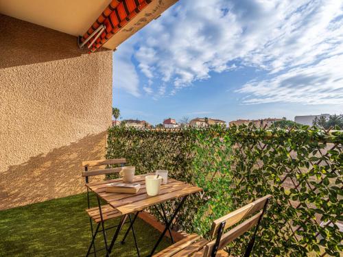 Apartment Les Jardins du Luxembourg-3 by Interhome