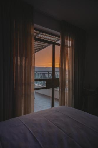 a bedroom with a bed and a view of the ocean at Mikiway סוויטה פנורמית בגלבוע in Bet HaShitta