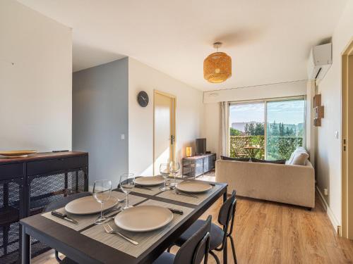 Apartment Les Jardins du Luxembourg-3 by Interhome