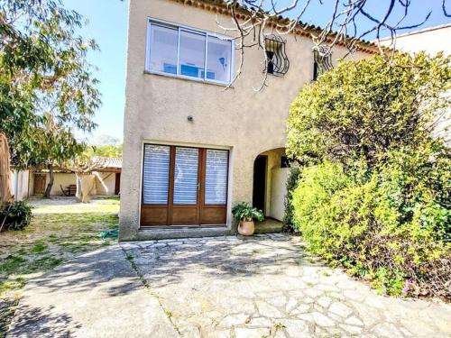 Holiday Home Résidence les Figuiers fleurs by Interhome