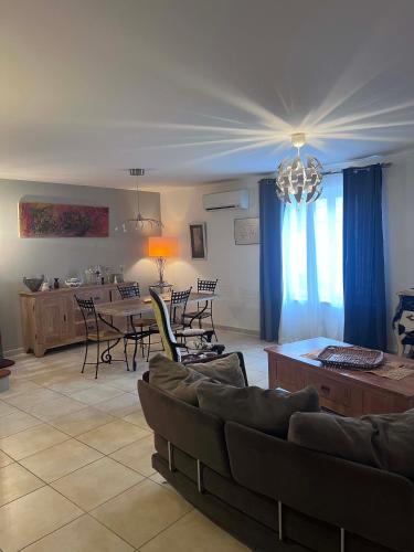 Bel appartement, Deux chambres, Deux salles de bain