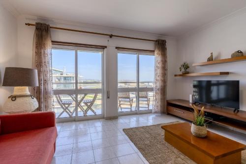 #370 1BR Riamar Sea View & Central