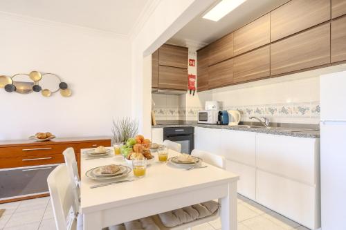 #370 1BR Riamar Sea View & Central