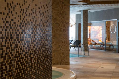 a room with a wall of tiles on the wall at Hôtel Koh-I Nor by Les Etincelles in Val Thorens