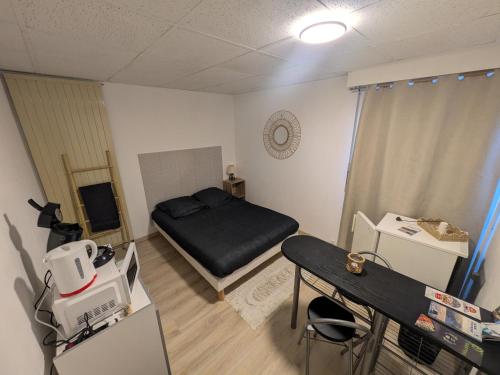 AirBnBri Chambre à Louer RDC Maison