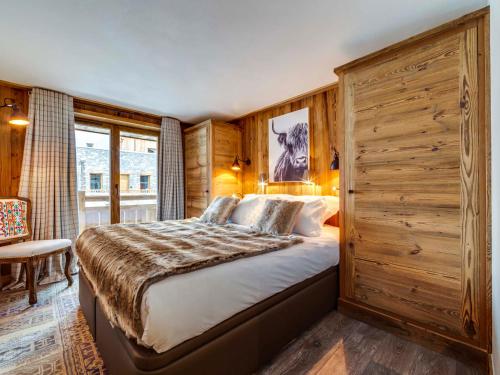 Spacieux 4 pièces avec cheminée, balcon et parking à Val-d'Isère