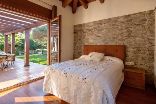 a bedroom with a bed and a stone wall at Catalunya Casas A Costa Brava gem - only a few minutes to the beach! in Vidreres