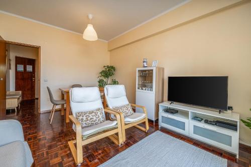 Central Apartment Near the Beaches #1922