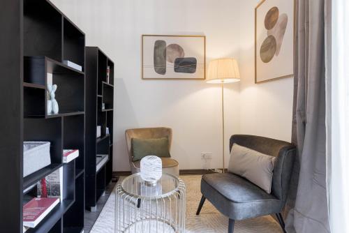 Milano - new, charming, AC, close Palais&Beach