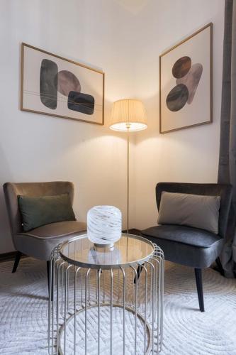 Milano - new, charming, AC, close Palais&Beach