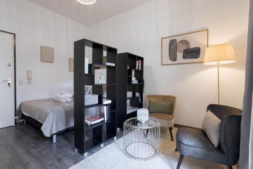 Milano - new, charming, AC, close Palais&Beach