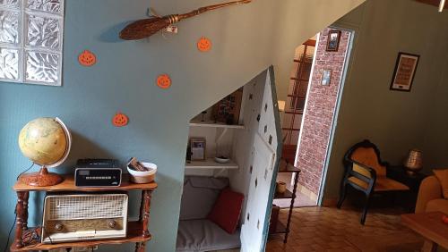 a room with a stairway with a table and a radio at Le Chaudron de Loguivy in Loguivy-Plougras