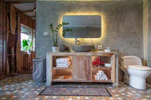 a bathroom with a sink and a toilet at Bedugulhome in Bedugul