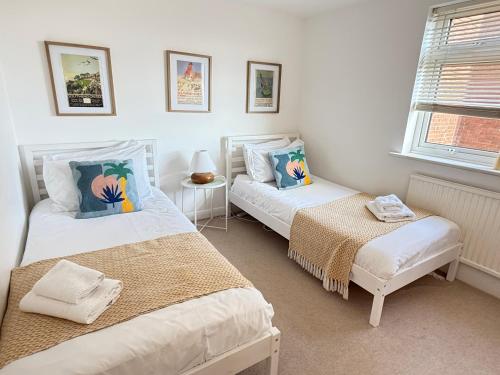 a bedroom with two beds and a window at No9 Estuary Views in Southend-on-Sea