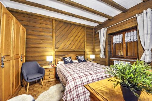 a bedroom with a bed and a desk and a chair at Anima Alpina in Morgex