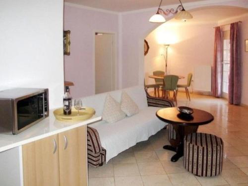 Apartment Ein Apartment im Ferienhaus Zweirosen by Interhome