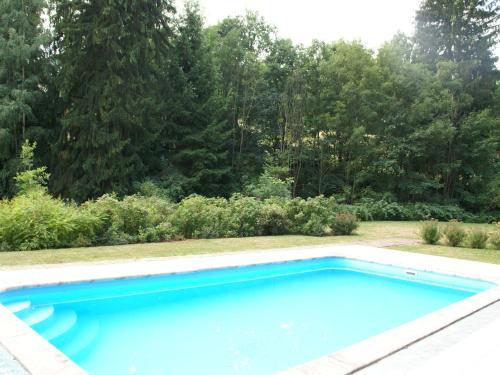 Bazén v ubytování Apartment in Bohemian with Shared Pool nebo v jeho okolí