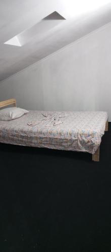 a bed in a room with a unintention at Quarto no Sótão in Coruche