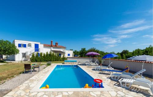 Lovely Apartment In Trget