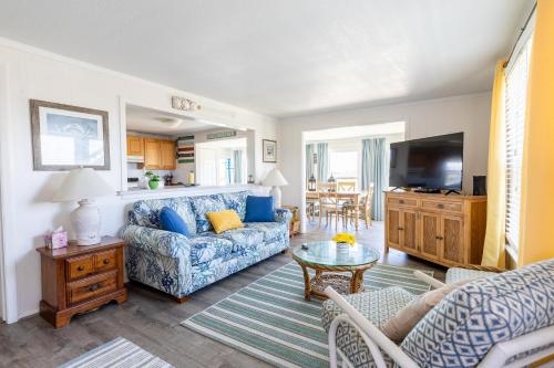 a living room with a blue couch and a table at 7847 - Summerset in Frisco