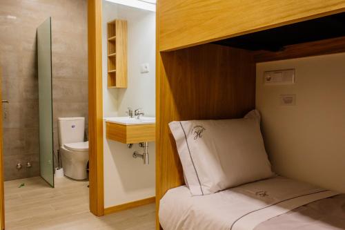 a bedroom with a bunk bed with a sink and a toilet at Venceslau Boutique in Vila do Conde