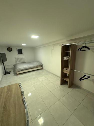 เตียงในห้องที่ Grand studio