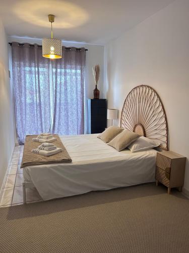 a bedroom with a large bed and a large window at Apartamento próximo da praia e do centro da cidade in Póvoa de Varzim