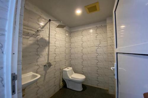 a bathroom with a toilet and a sink at Ranls Dream Syari'ah Banda Aceh in Banda Aceh