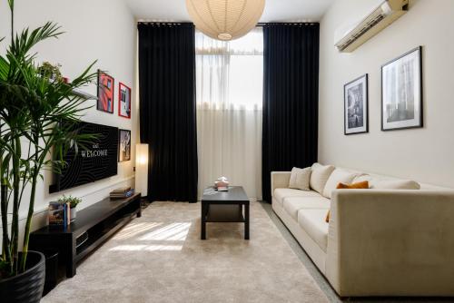 Nasr City Loftique Noir