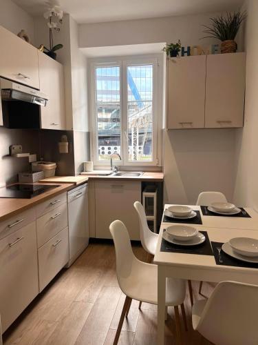 Moderne 3 chambres, 2 douches, proche gare, wifi