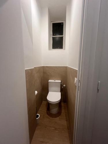 Moderne 3 chambres, 2 douches, proche gare, wifi