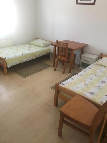 Katil atau katil-katil dalam bilik di Rooms Dujlović