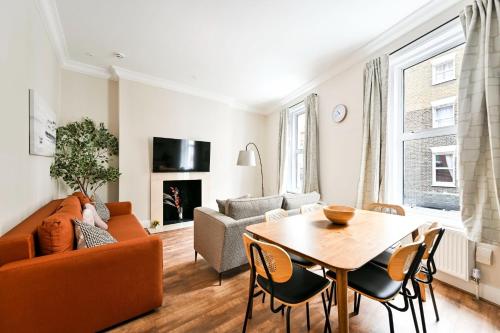 a living room with a table and a couch at Stylish Marylebone Apartments in London