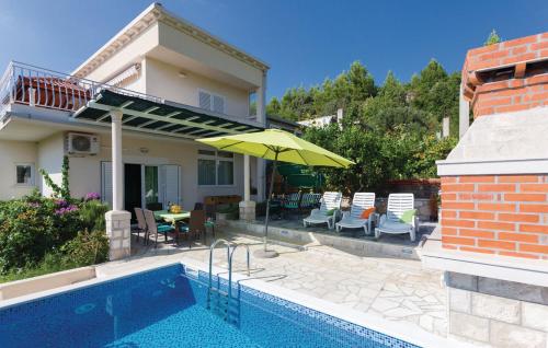 Guesthouse Jelena with private parking and a pool
