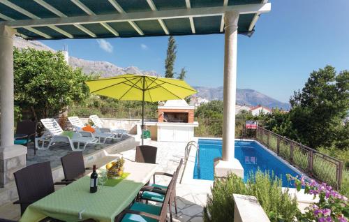 Guesthouse Jelena with private parking and a pool