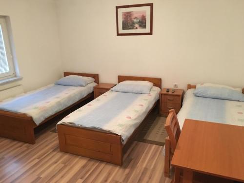 Katil atau katil-katil dalam bilik di Rooms Dujlović