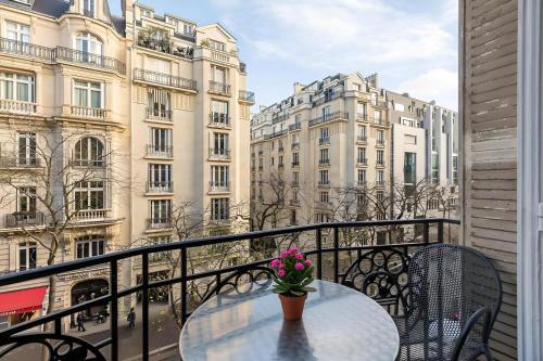 Eiffel Tower - Prestigious 2BR - Terrace