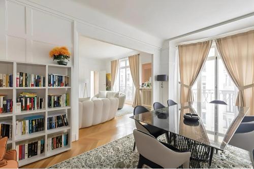 Eiffel Tower - Prestigious 2BR - Terrace