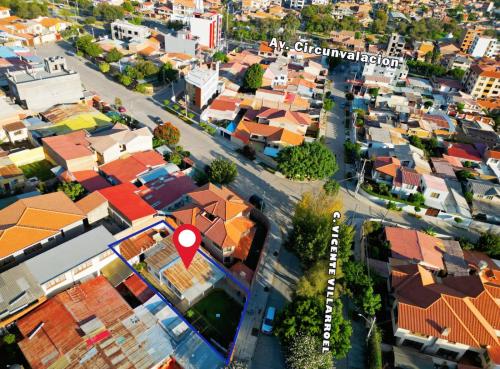 an aerial view of a city with a red arrow at Casa con Jardín in Cochabamba