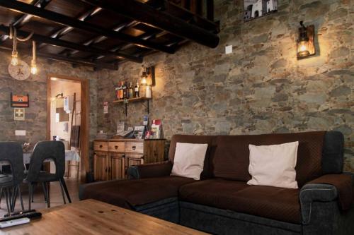 a living room with a couch and a table at Di&Ana III - Alojamento Redondo in Redondo