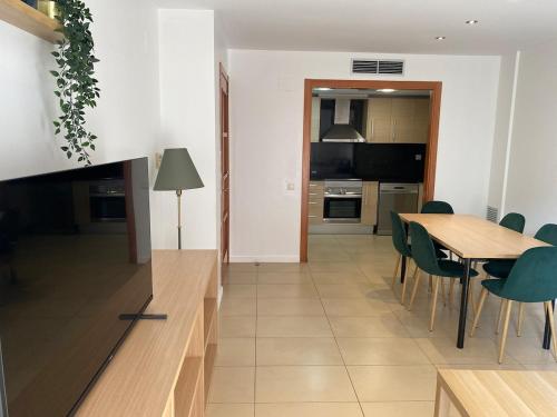 Koyo Suite - Modern Apartment with Parking and Swimming Pool for 6p