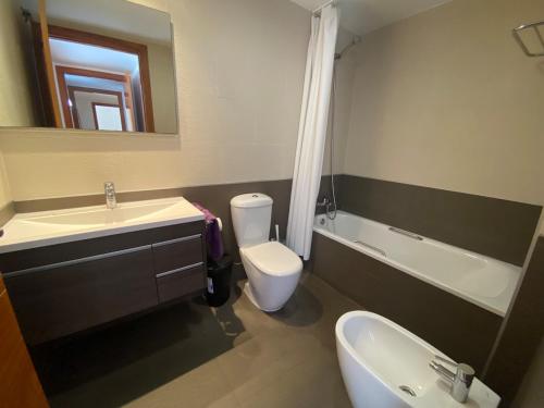 Koyo Suite - Modern Apartment with Parking and Swimming Pool for 6p