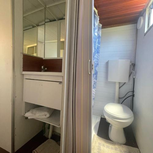 a bathroom with a toilet and a mirror at Rincon del Diario in Punta del Este