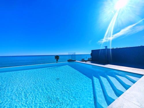 Pearl Beach - Rooftop Pool Seaside