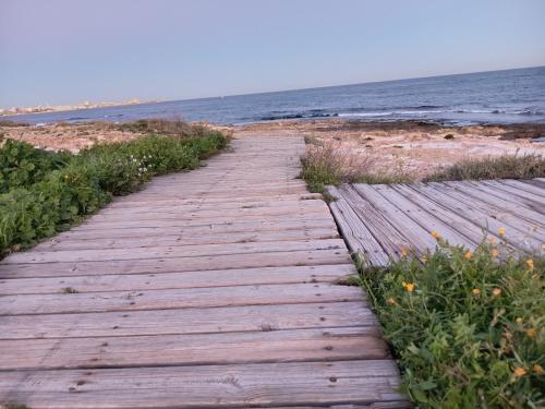 Mar Azul Primera línea de mar, casa privada con patio y solarium "La Bugamvulla"