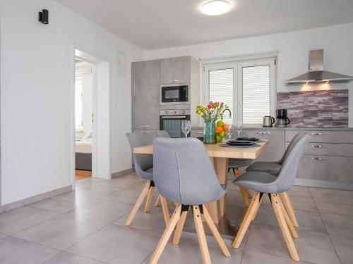 Apartment Sea&Mount-1 by Interhome