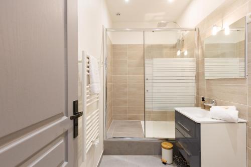 Upstays - Elegant 3BR Steps from Le Palais