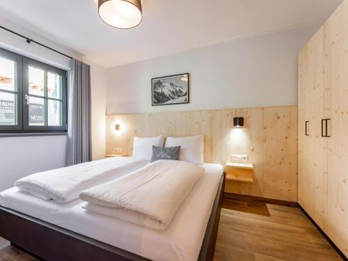 a bedroom with a large bed and a window at Wagrainer TauernLodge 42C in Wagrain