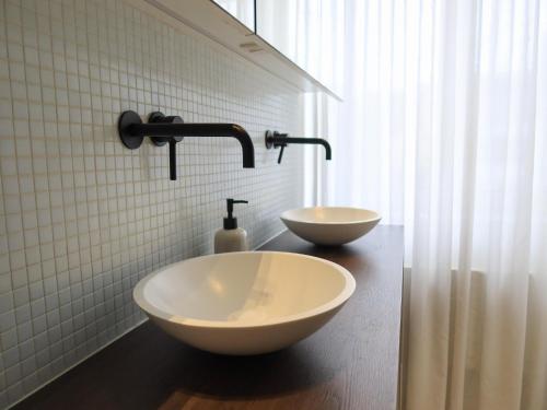 a bathroom with two sinks on a counter at Cosy Courtyard House Hasselt in Hasselt