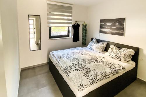 Seaside apartments with a swimming pool Novigrad - 25255
